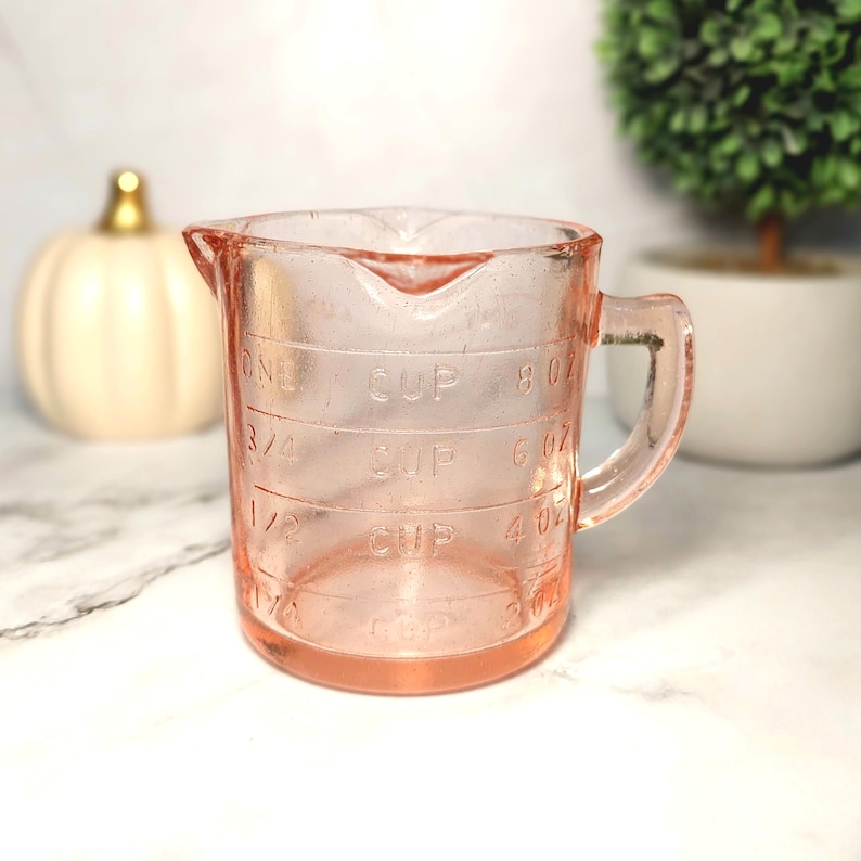 Pink Amber Glass Measuring Cup, Depression Style, Vintage Style Kitchen, Farmhouse Decor, Retro Cooking, Kitchenware, Mom Gift, Country Home Bild 2