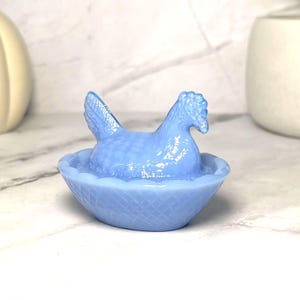 Periwinkle / Powder Blue Depression Style Glass Mini Hen on Nest Chicken Salt Cellar Dish, Vintage Style Farmhouse Decor, Pastel Milk Glass image 4