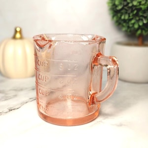 Pink Amber Glass Measuring Cup, Depression Style, Vintage Style Kitchen, Farmhouse Decor, Retro Cooking, Kitchenware, Mom Gift, Country Home Bild 7
