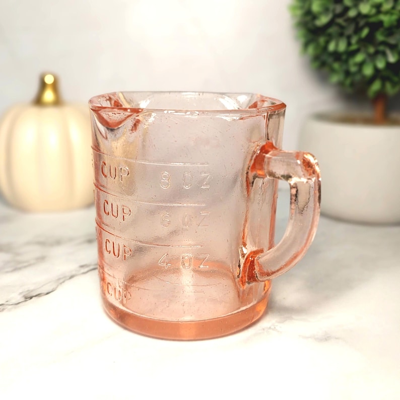 Pink Amber Glass Measuring Cup, Depression Style, Vintage Style Kitchen, Farmhouse Decor, Retro Cooking, Kitchenware, Mom Gift, Country Home Bild 7