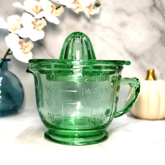 Juicer Reamer Glass Measuring Cup, Green, 2 Cup - Depression Style