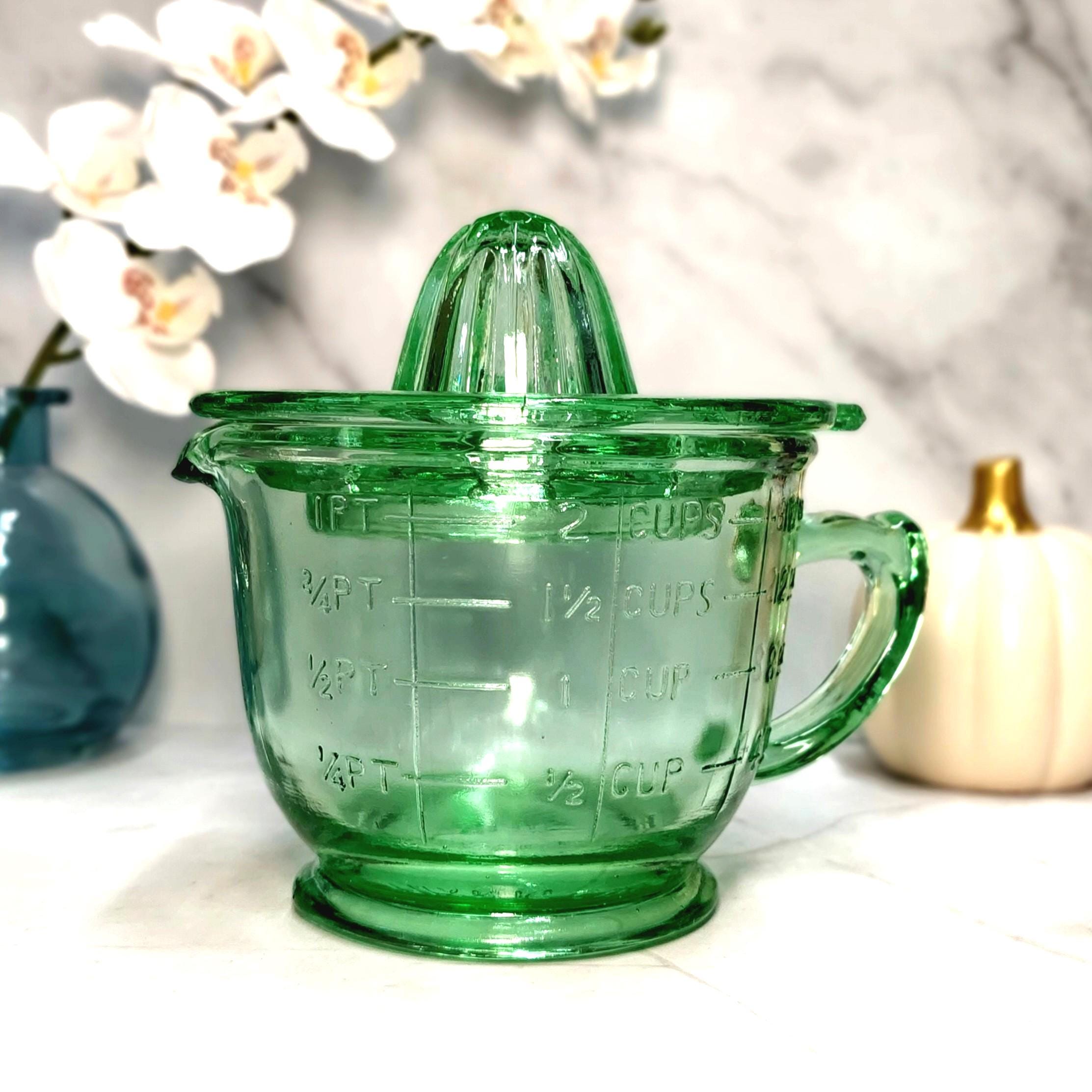 Juicer Reamer Glass Measuring Cup, Green, 2 Cup - Depression Style