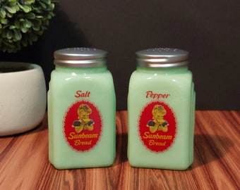 Jadeite Glass Sunbeam Bread Salt & Pepper Shaker Set - Depression Style, Vintage, Milk Glass, Retro Decor, Jade, Kitchen, Jar, Cooking, Bowl