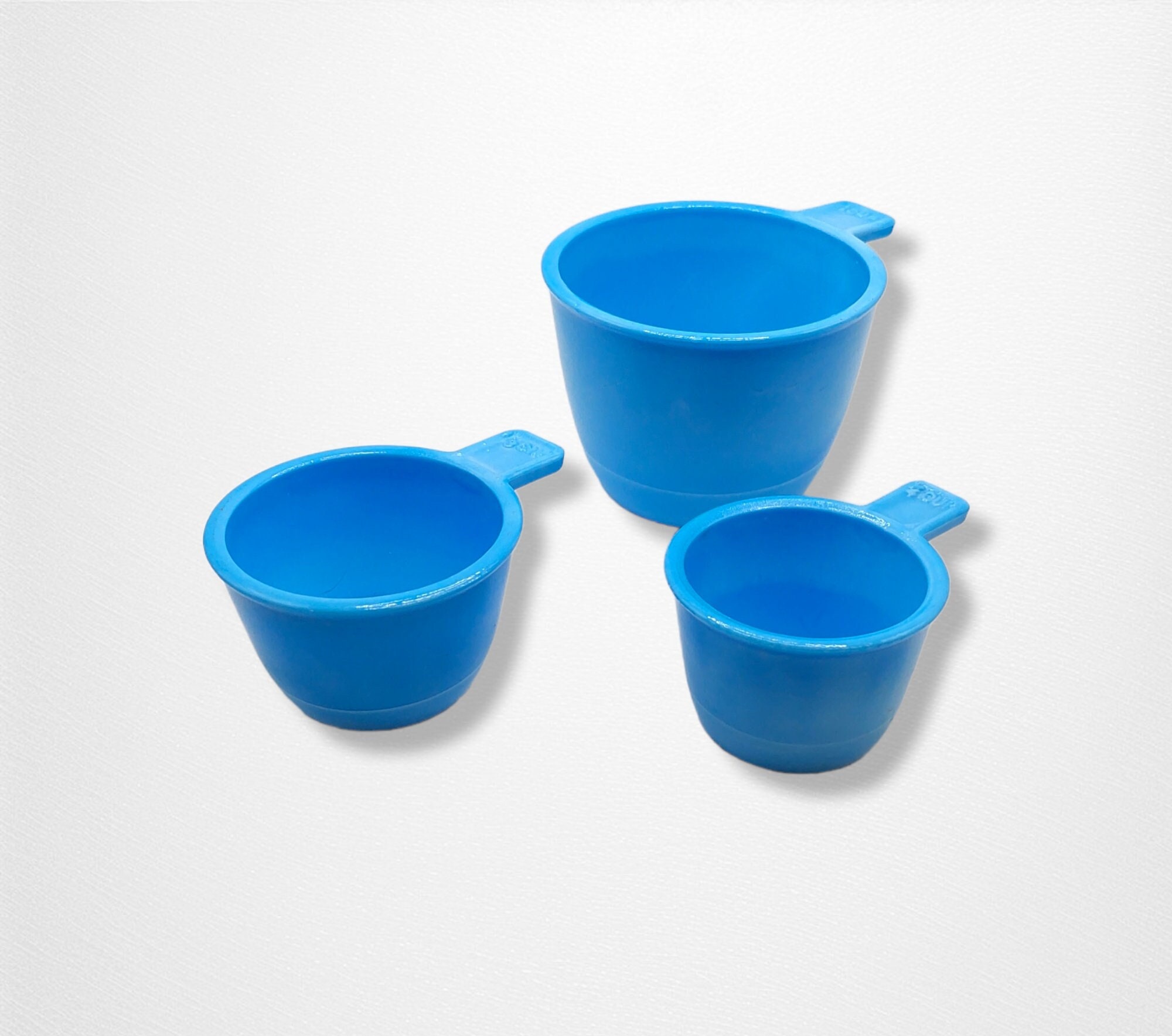 Chef Craft EZ-Read Large Print Plastic Measuring Cups Set, 1/4, 1/3, 1/2,  and 1 Cup - White and Blue