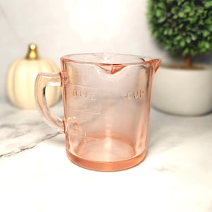 Pink Amber Glass Measuring Cup, Depression Style, Vintage Style Kitchen, Farmhouse Decor, Retro Cooking, Kitchenware, Mom Gift, Country Home Bild 5