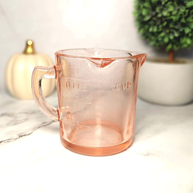 Pink Amber Glass Measuring Cup, Depression Style, Vintage Style Kitchen, Farmhouse Decor, Retro Cooking, Kitchenware, Mom Gift, Country Home Bild 5