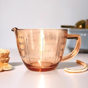 Glass Measuring Cup Mixing Bowl, Pink Amber, 2 Cup - Vintage Style Kitchen, Depression Style, Farmhouse, Retro Cooking, Country Kitchenware