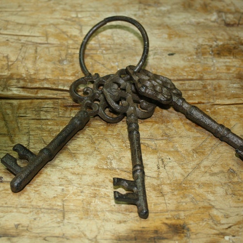 Set of 3 CAST IRON JAIL Keys House RUSTIC WESTERN Prison Key Ring Lock SKELETON 