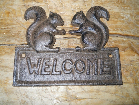 Cast Iron SQUIRREL WELCOME Plaque Sign Rustic Garden Wall Decor Cast Iron SQUIRREL WELCOME Plaque Sign Rustic Garden Wall Decor