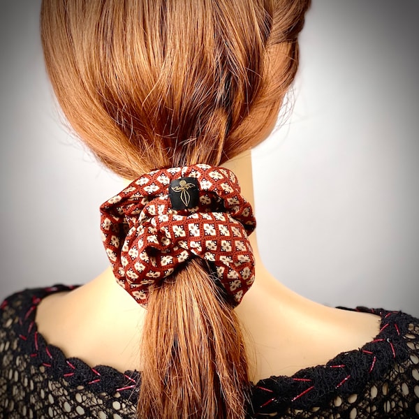 Elegant Designer Terracotta Beige Scrunchie, Elastic Boho Band Gift For Woman, Stylish Terracotta Silk Elastic Scrunchie With Beige Print