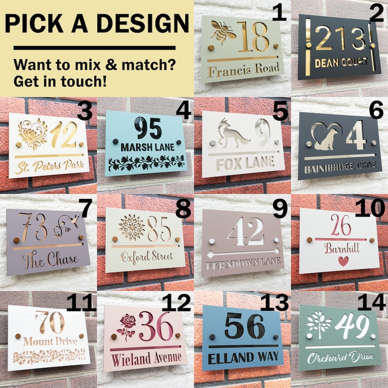 Puede incluir: Una colecci&oacute;n de letreros personalizados con n&uacute;meros de casa en varios colores y dise&ntilde;os. Cada letrero muestra un n&uacute;mero y el nombre de la calle, con elementos decorativos como abejas, flores y animales. Los letreros est&aacute;n montados en una pared de ladrillo. El texto en la parte superior dice "PICK A DESIGN".