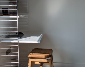 Hocker aus massiver Eiche, minimalistisches und ergonomisches Design