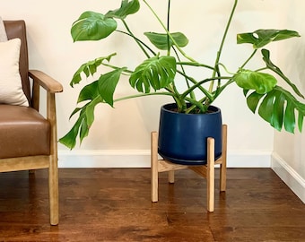 Suporte para plantas baixo, estilo moderno de meados do século XX - Madeira maciça de nogueira, bordo e carvalho.