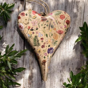 Botanical Print Mango Wood Heart: Rustic Hanging Ornament