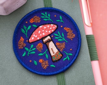 Mushroom foraging iron-on patch - Blue background