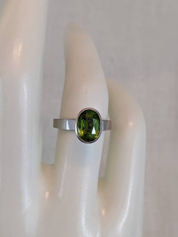 Peridot and sterling modern ring - image 9