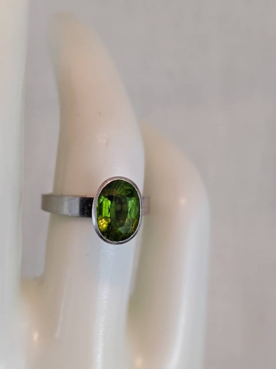 Peridot and sterling modern ring - image 1