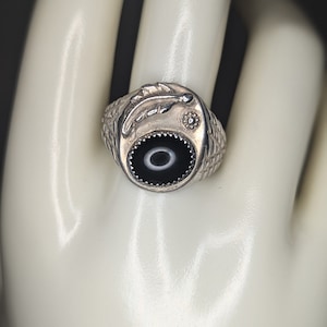 Vintage Native/Navajo Sterling and Onyx Ring Size 10.5