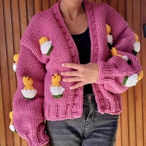 ニットカーディガン、かわいいカーディガン、女性へのギフト、ピンクのカーディガン、柔らかいニットジャケット、ハンドメイドカーディガン、厚手ニットカーディガン、3Dひよこ