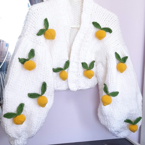 Cardigan blanc tricoté à la main, cardigan épais brodé au citron pour femmes, cardigan doux à manches ballon, cardigan surdimensionné cadeau