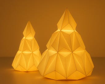 Geometrischer Weihnachtsbaum – DIY Paper Night Lamp Template | Druckbare Download | Schneiden & Montieren