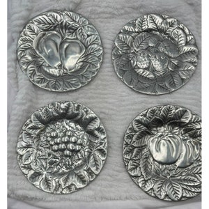 Vintage Round Metal Plate 7 Inch Set of 4 Fruit Themed