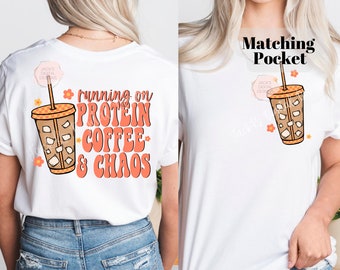 Laufen auf Protein Kaffee und Chaos Png, Snarky Png, sarkastischem Png, Schachbrett Png, Eiskaffee-Design, Sublimations Png für Hemden