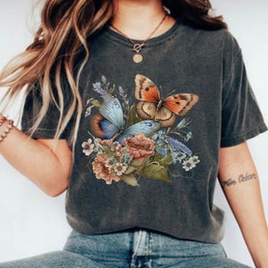 Butterfly Shirt, Butterfly Crewneck, Vintage Butterfly Crewneck, Butterfly Sweatshirt Gift, Butterfly Lover Shirt, Butterflies