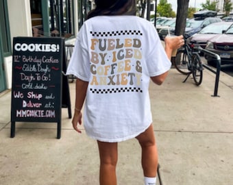 コーヒーと不安の T シャツ、不安のシャツ、レトロなコーヒー シャツ、不安のスウェットシャツ、不安のスウェットシャツ、メンタル ヘルス