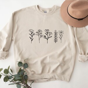 Botanical sweatshirt, Plant lover Shirt, Plant Shirts, Gardening Sweatshirts, Flower Shirt, Gift for her, Floral Sweatshirts
