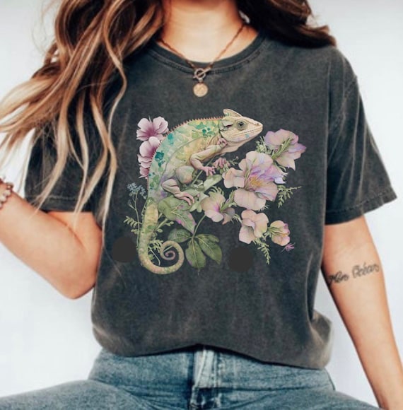 Chameleon Shirt, Chameleon Crewneck, Vintage Reptile Crewneck, Reptile Sweatshirt Gift, Reptile Lover Shirt, Floral Shirt