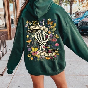Der Tag, an dem Sie es verdienen Hoodie, lustiger Hoodie, Sarkasmus Sweatshirt, Skelett Hoodie, Bontanical Shirt, Wildblume, Inspiration, Freundlichkeit Grafik