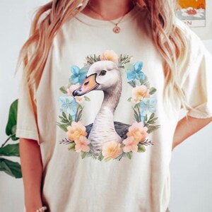 Goose Sweatshirt, Funny Goose Sweater, Goose bumps, Animal Shirt, Animal Sweatshirt, Silly Shirt, Womens Sweater, Boho Hoodie, Vintage Goose