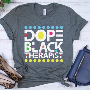 Dope zwart therapeutshirt, therapieshirt, zwarte therapeut, zwart cultuurshirt, zwart doktersshirt, cadeau voor therapeut, psychologieshirt