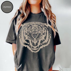 Tiger Shirt, Comfort Colors® Tiger Tshirt, Tiger Grafik T-Shirt, Wildtier Shirts, Wildkatzen Shirts, Tiger Gesicht T-Shirt, Vintage Tiger