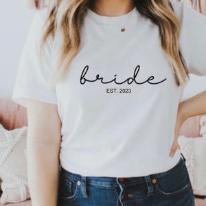 Custom Bride Sweatshirt, Bride Shirt, Bridal Sweatshirt, Gift for her, Minimalist shirt, Personalized Shirt, Bride to be Shirts
