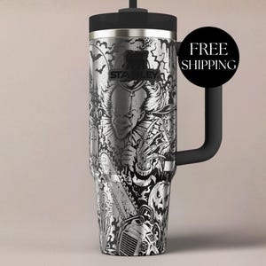 Laser Engraved Gothic Bottle Stanley Insulated Tumbler Horror Movie Theme Pennywise Character Design Bats Chainsaws Classic Scary Icons Black White Artwork Halloween Party Drinkware Gift For Horror Fan Spooky Season Essential Dishwasher
