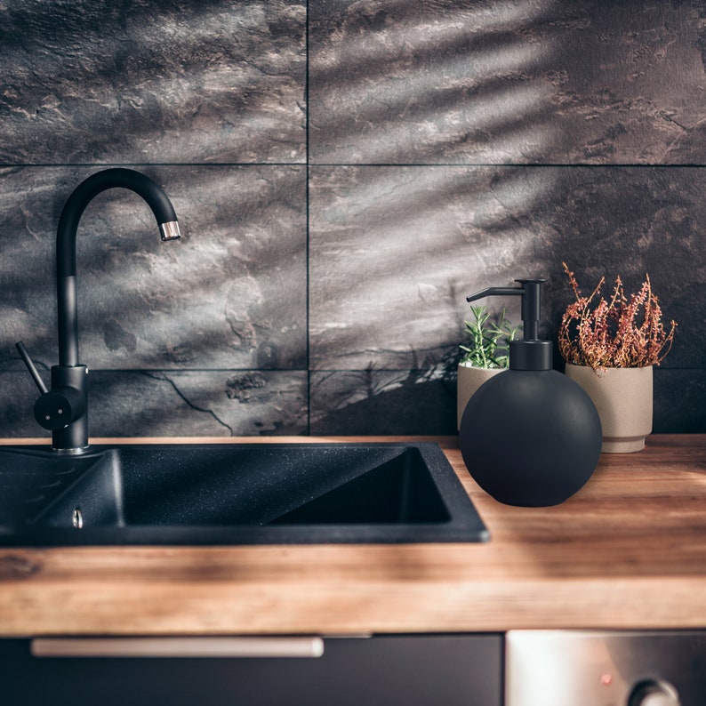 Matte Black Soap Dispenser – Premium Soap Dispenser for Kitchen and Bathroom – Stainless Steel Liquid Soap Dispenser - Modern Design - 20oz