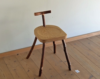 T-shaped chair B