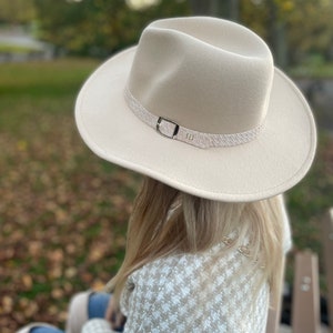Cappello Fedora personalizzato con monogramma e iniziali Cappello Fedora da donna personalizzato immagine 2