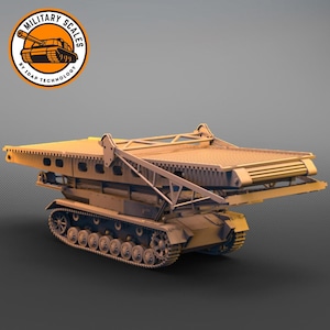 Pode incluir: Modelo de veículo militar cor bege com uma plataforma grande e plana e uma estrutura mecânica complexa. O modelo tem esteiras de tanque e um logotipo no canto superior esquerdo que diz "MILITARY SCALES".