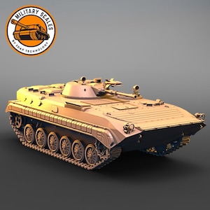 Puede incluir: Modelo de tanque militar de color beige, con orugas detalladas y una torreta con un cañón. La imagen incluye el logotipo "MILITARY SCALES" y "BY 3DAP TECHNOLOGY" en un diseño circular.