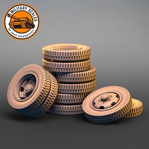 Puede incluir: Una pila de seis neumáticos de caucho marrón con un patrón de banda de rodadura. Hay dos neumáticos adicionales que están tumbados de lado delante de la pila.