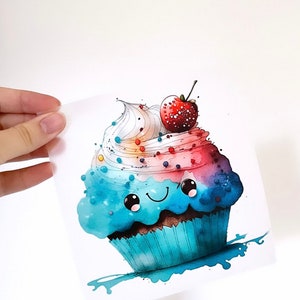 Può includere: Un cupcake blu, rosso e bianco con una ciliegia in cima. Il cupcake ha un viso carino da cartone animato ed è decorato con codette. Il cupcake sta gocciolando glassa.