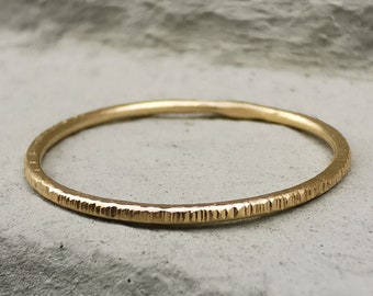 585 Gold handgemachter Stacking Ring aus 1mm Golddraht mit Diamantierung