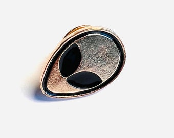 Alien metal pin's
