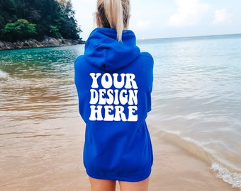 Maquette arrière Gildan Royal Blue 18500 | Maquette de plage à capuche Gildan surdimensionnée | Sweat à capuche G185 Maquette de modèle | Maquette bleue 18500 | Plage d'été