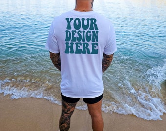 Bella Canvas 3001 wit overhemd Mock-up | Bella canvas tshirt mannelijke rug mockup | BC-modelmodel | 3001 T-shirts | Heren zomer strand mockup
