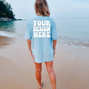 Comfort Colors C1717 Chambray Shirt Zurück Mockup | Chambray Tshirt Oversized Mockup | Modell Mock | Comfort Color Shirt Mock up | Sommer Strand