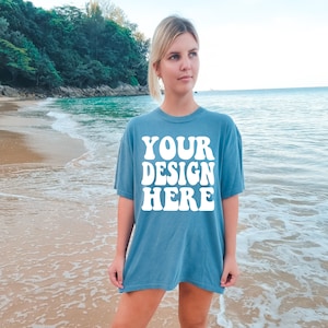 Comfort Colors C1717 Blue Jean Shirt Maquette | T-shirt Blue Jean | Maquette surdimensionnée | Maquettes de modèles | Confort Couleur Chemise Mock | Plage d’été